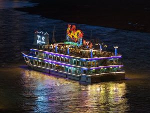 cruises boat in London 