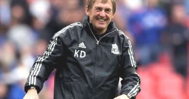 Kenny Dalglish Net Worth & Earnings Breakdown – How He Built His Wealth